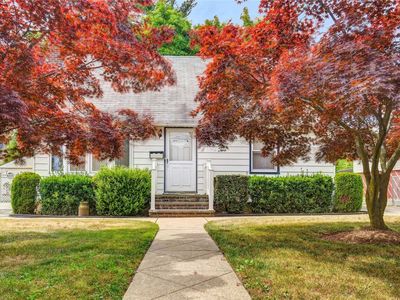 122 Dorset Ave, Albertson, NY, 11507