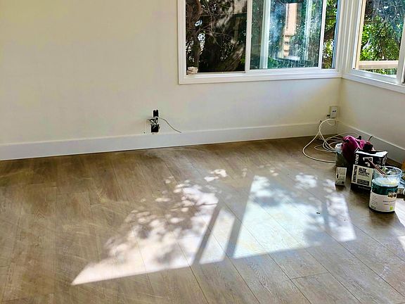 5th image of 241 Bonair St
