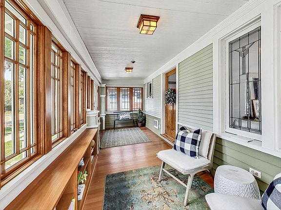 3rd image of 944 N Taylor Ave