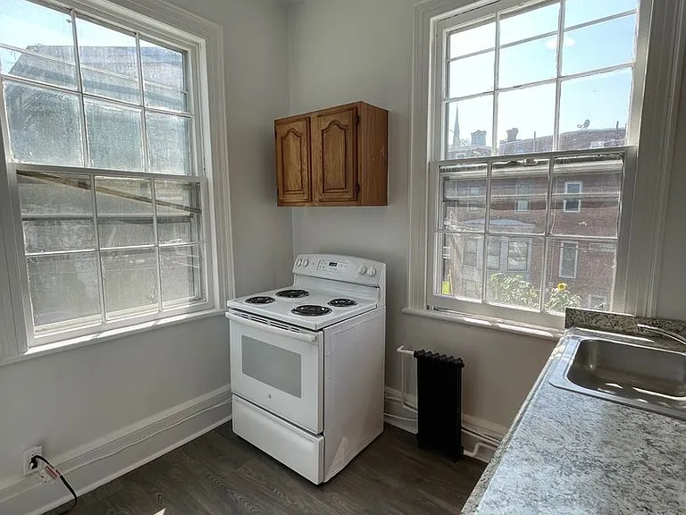 160 Grand St. — Photo 7