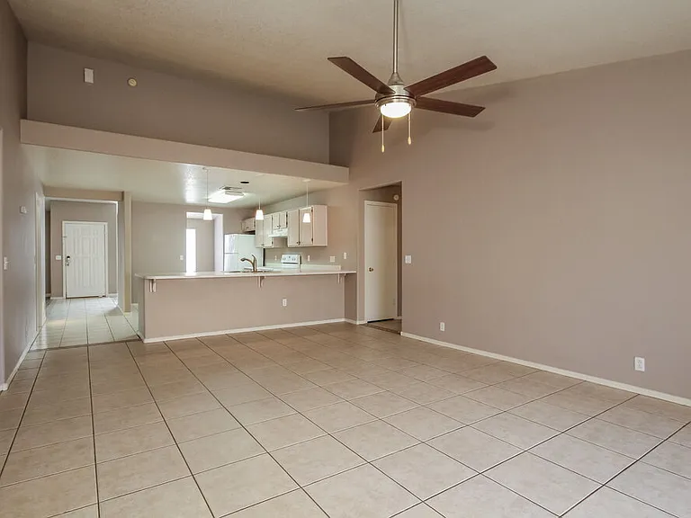 8720 W Tuckey Ln — Photo 7