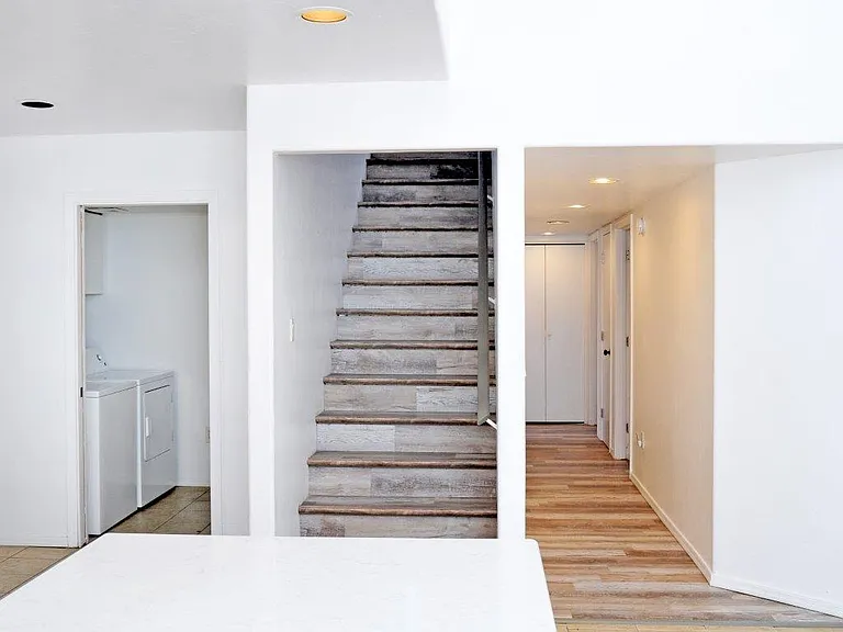 918 E Elm St #B — Photo 11