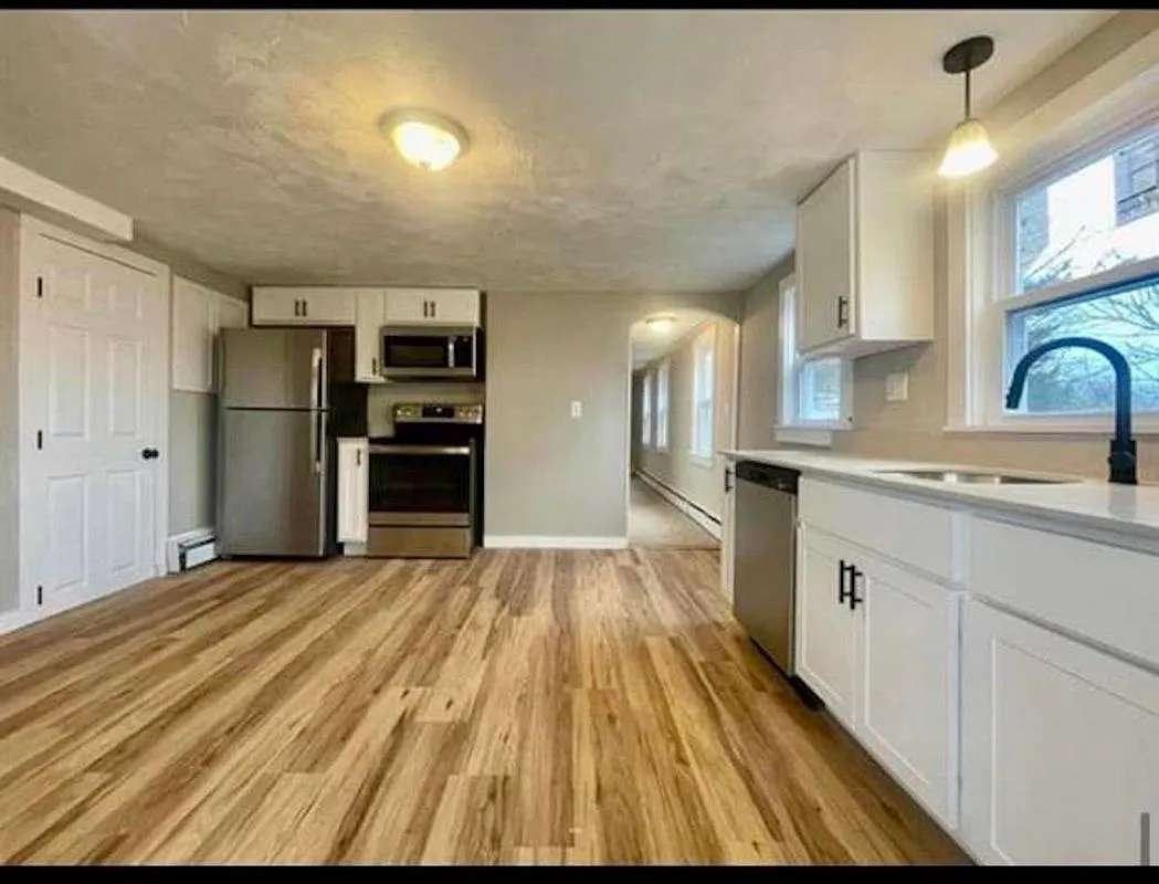 1 bed, 1.0 bath, 800 sqft, $1,800 — Photo 3