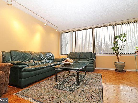 5th image of 19 Rock Hill Rd APT 3D