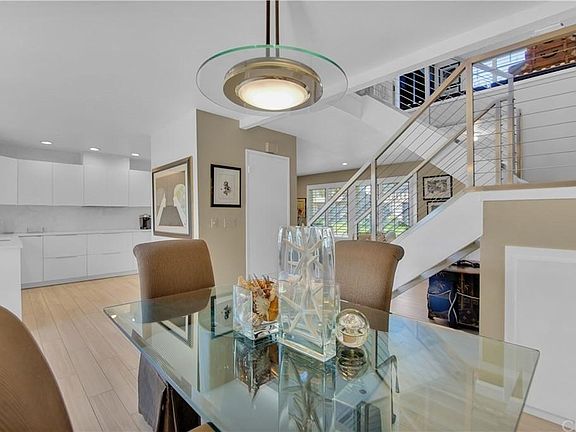 5th image of 631 W Alton Ave