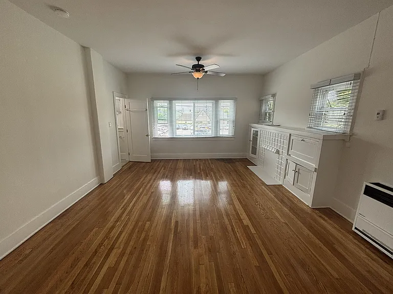 3811 E 4th St #5 — Photo 2