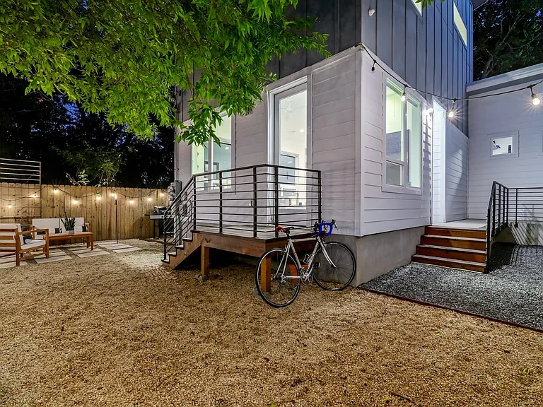1131 Map St #2 — Photo 35