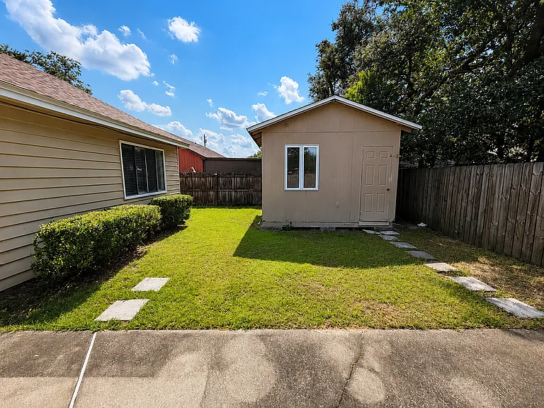 289 Honeysuckle Way — Photo 32
