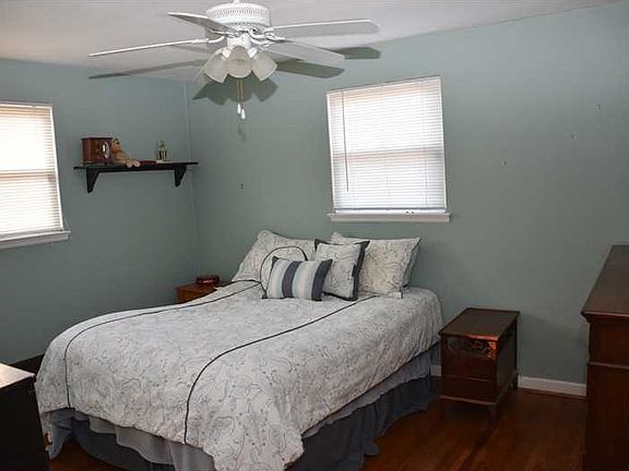3rd image of 1617 Tallwood Ct