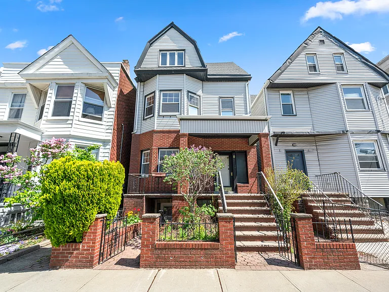 8 Cooper Pl #3 — Photo 1