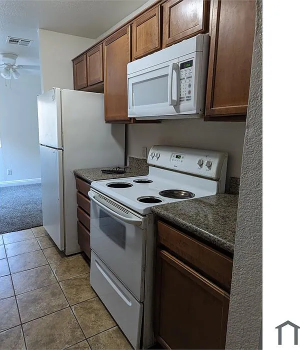 2 bed, 975 sqft, $1,099 — Photo 2