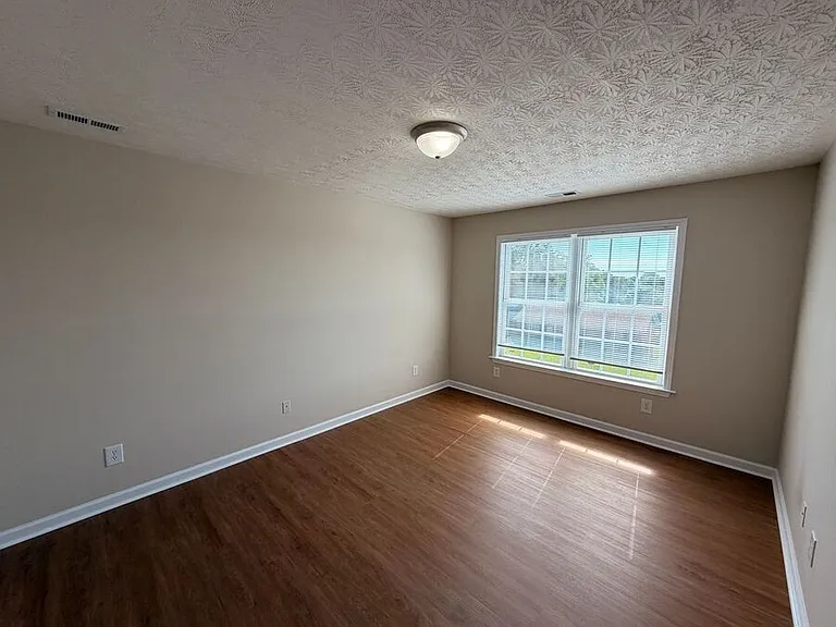223 Ridgewood Dr — Photo 4