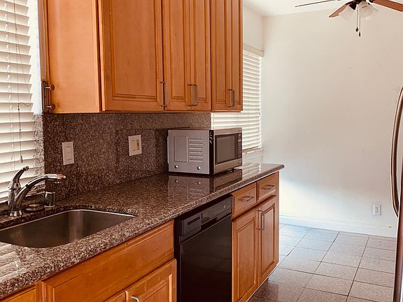 4th image of 1075 Shell Blvd APT 6