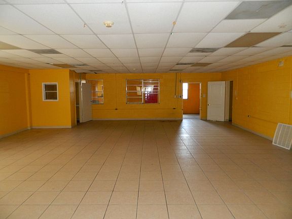 5th image of 913 E Schunior St