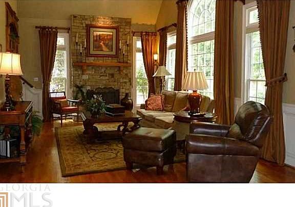 5th image of 450 Chantenay Pl