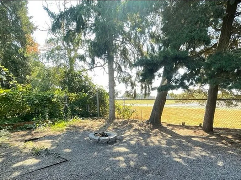 2410 SE 9th Ct — Photo 11