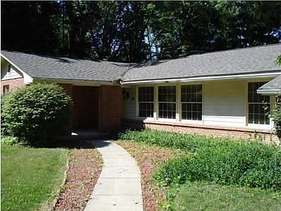 3rd image of 211 Laurel Ln