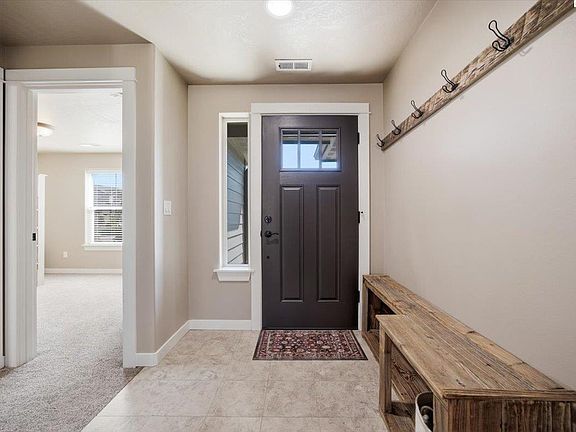 4th image of 386 Wishkah Dr
