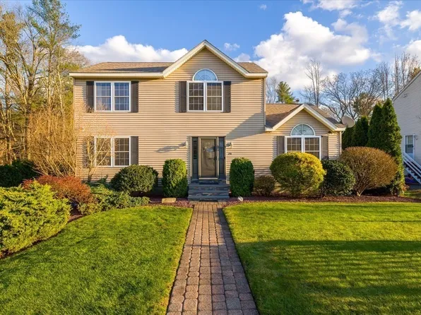 20 Colonial Dr, Southbridge, MA 01550