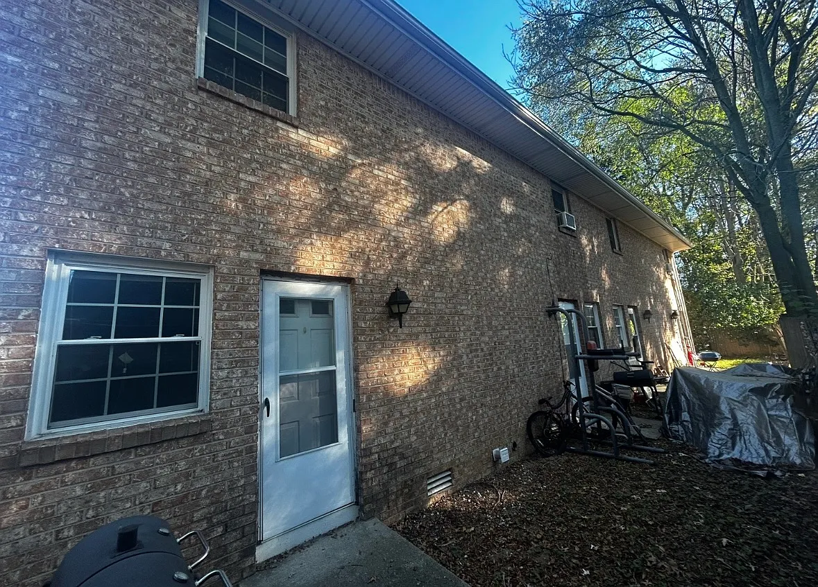 2 bed, 1.5 bath, 1030 sqft, $1,350 — Photo 3