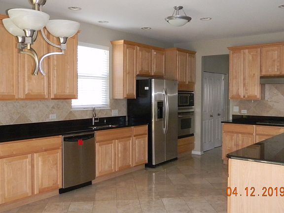 4th image of 879 Forest Glen Ct