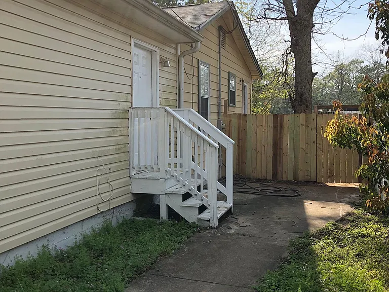 1724 Keith St — Photo 2