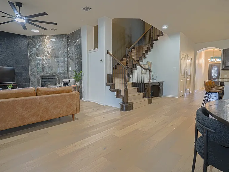 1209 Savoy Ln — Photo 6