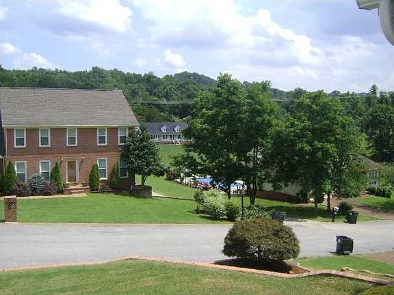 4th image of 816 Creek Dr