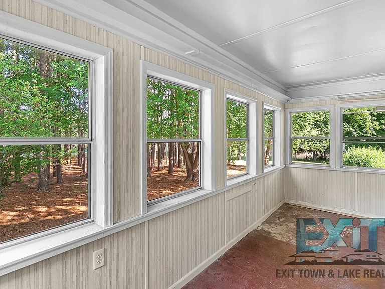 440 Thompson St — Photo 23