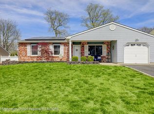 6 Lorelei Dr, Howell, NJ 07731