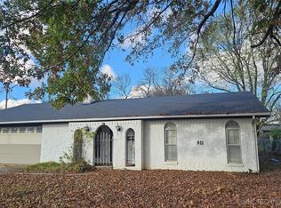 911 W McIntosh Ave, Checotah, OK 74426