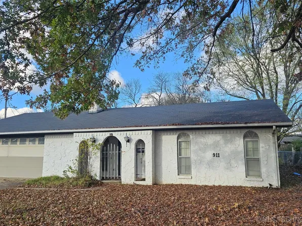 911 W McIntosh Ave, Checotah, OK 74426