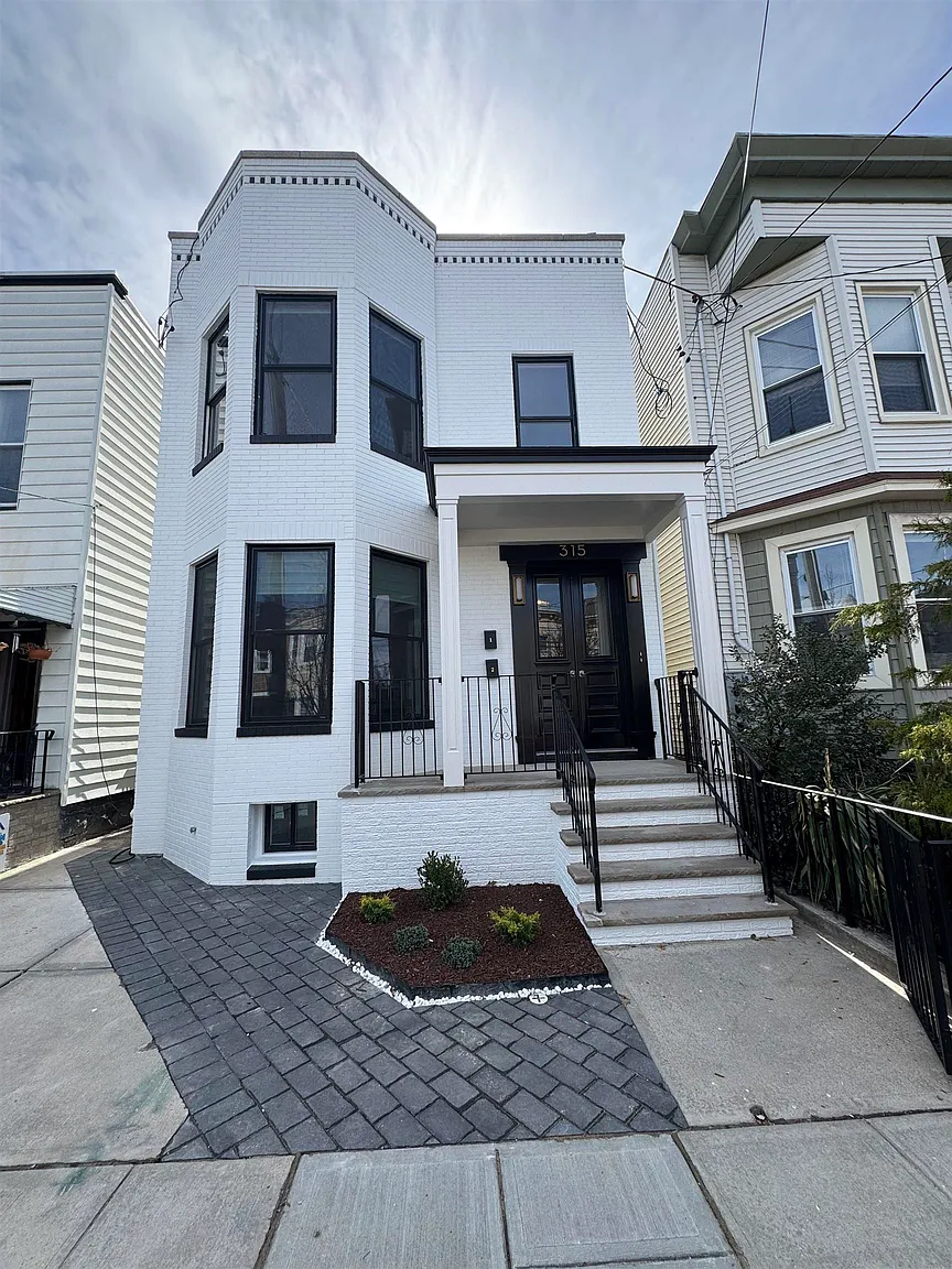 315 25th St photo 1