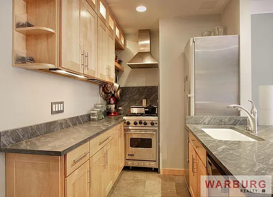 Sold by Warburg | media 5