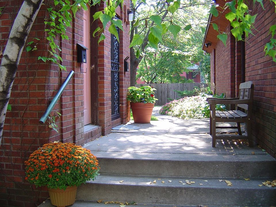 1st image of 262 Maiden Ln