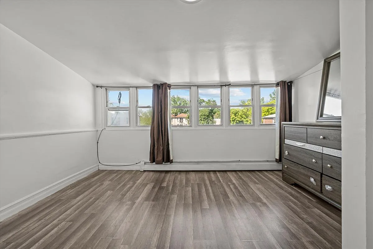 4 bed, 1100 sqft, $3,800 — Photo 3