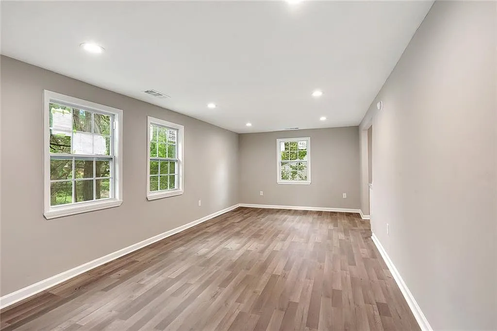 3 bed, 2.0 bath, 1092 sqft, $1,900 — Photo 3