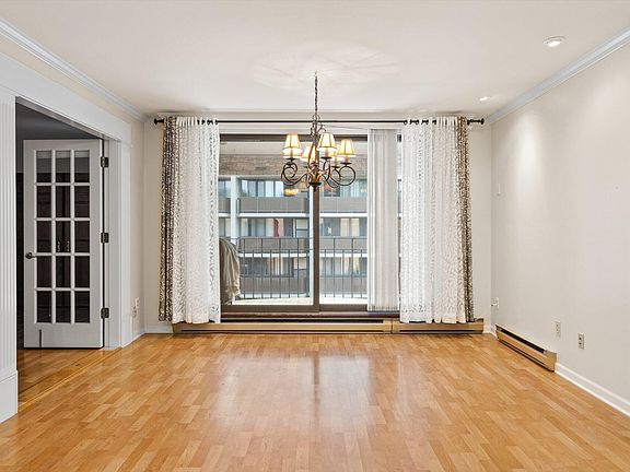 4th image of 1906 E Shorewood Blvd Unit 352