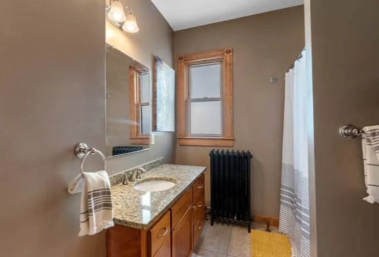 2822 N Shepard Ave #UPPER — Photo 12