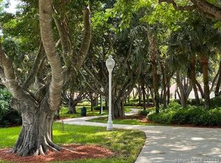 1082 Sequoia Ln, Weston, FL 33327