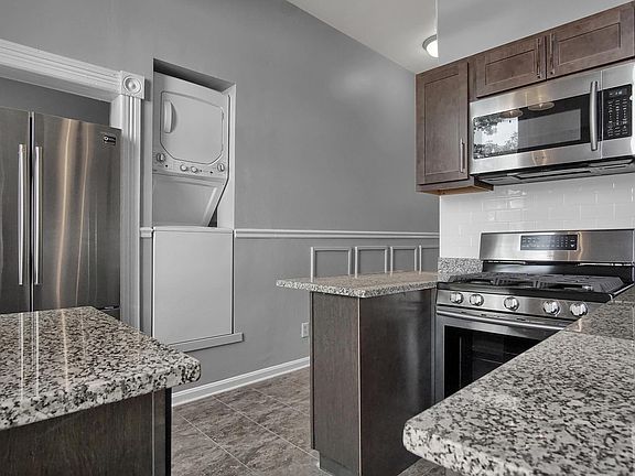 4th image of 1303 Shenandoah Ave #2F