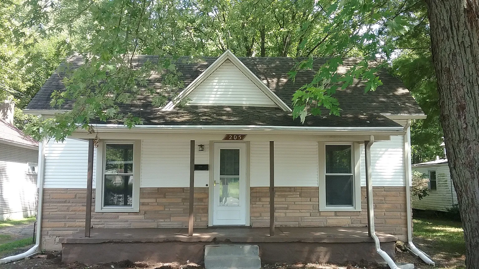205 S Columbus St photo 1
