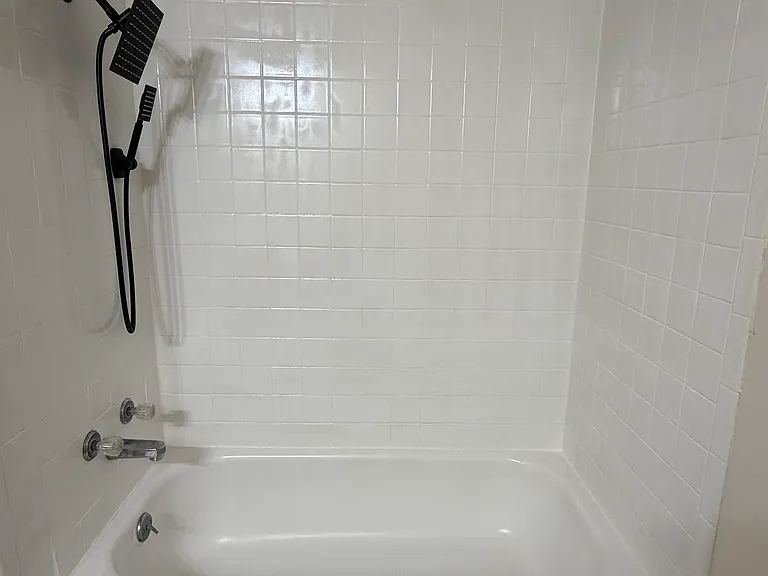 930 Manor Mall — Photo 12