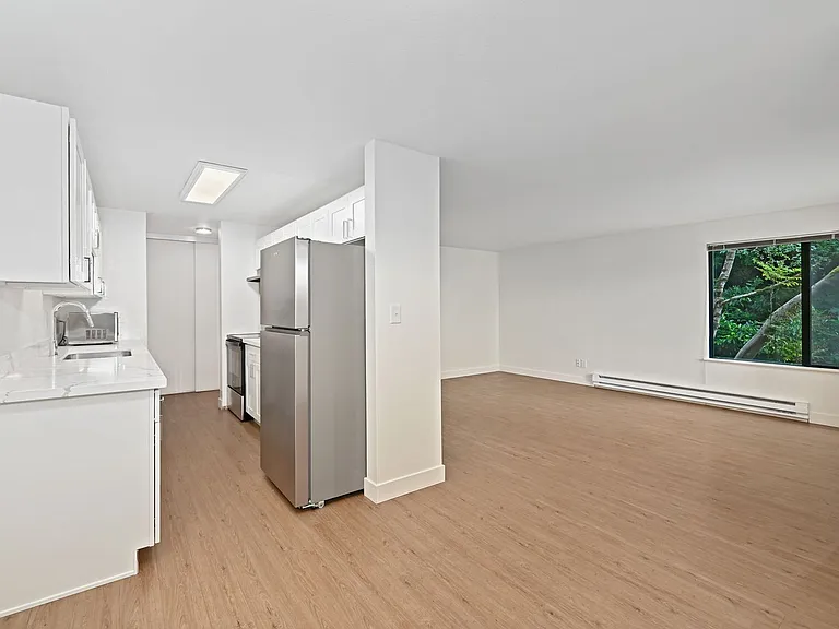 Westwind Apartments — Photo 9