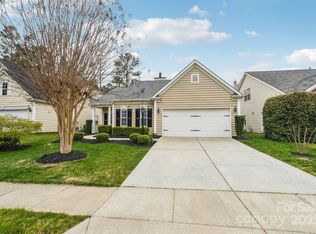 6423 Falls Lake Dr, Charlotte, NC 28270