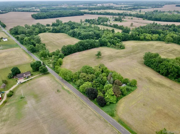 5347 Bennington Rd, Laingsburg, MI 48848
