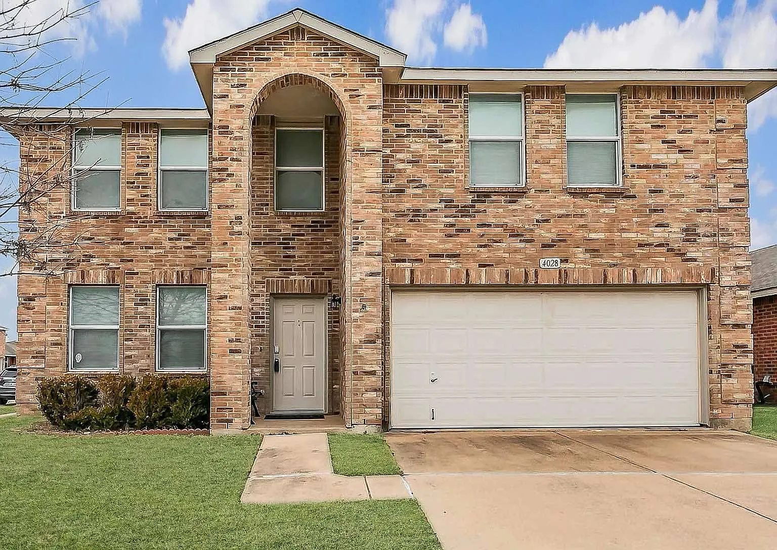 4 bed, 2018 sqft, $4,000 — Photo 1