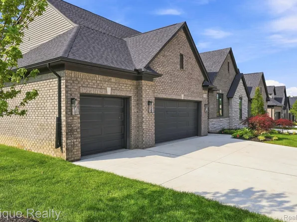 3333 Cornerstone Dr #68, Lake Orion, MI 48360