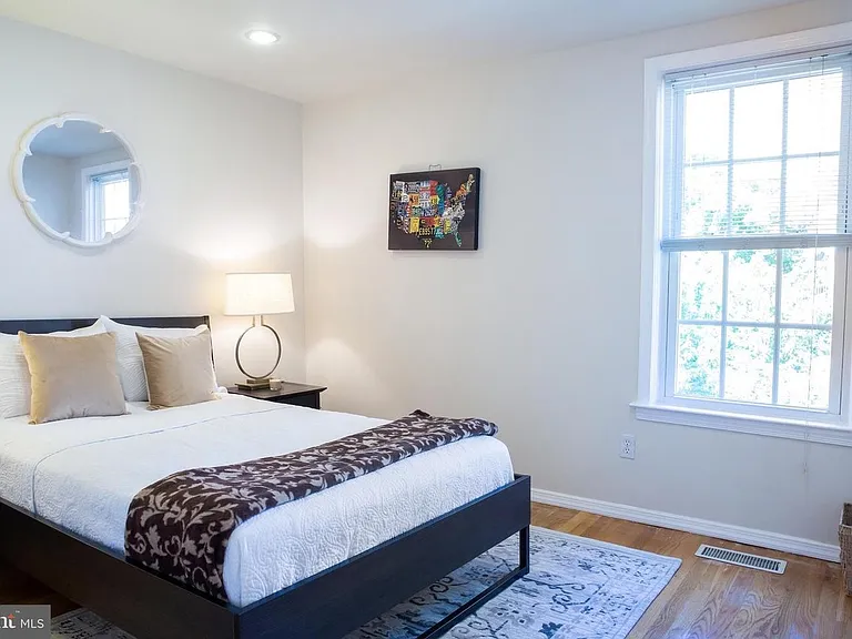 Second bedroom