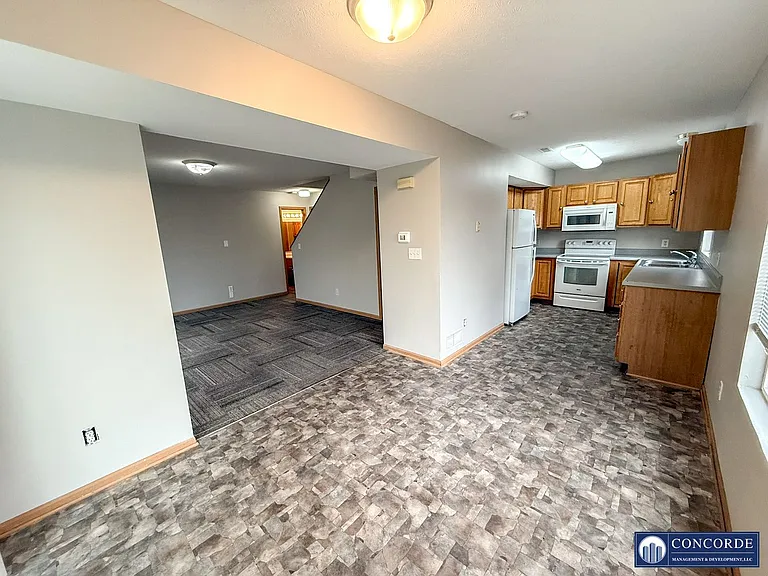 1911 W Lake St — Photo 5